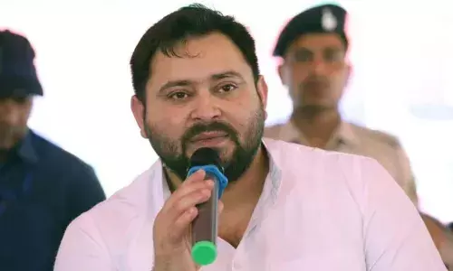 तेजस्वी यादव की बढ़ सकती है मुश्किलें, केंद्रीय चुनाव आयोग ने वोटर आईडी कार्ड की जांच की शुरू तेजस्वी यादव की बढ़ सकती है मुश्किलें, केंद्रीय चुनाव आयोग ने वोटर आईडी कार्ड की जांच की शुरू