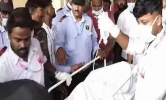 पुरी में जिंदा जलाई गई नाबालिग लड़की की मौत, दिल्ली AIIMS में ली अंतिम सांस, जानें पूरा मामला पुरी में जिंदा जलाई गई नाबालिग लड़की की मौत, दिल्ली AIIMS में ली अंतिम सांस, जानें पूरा मामला