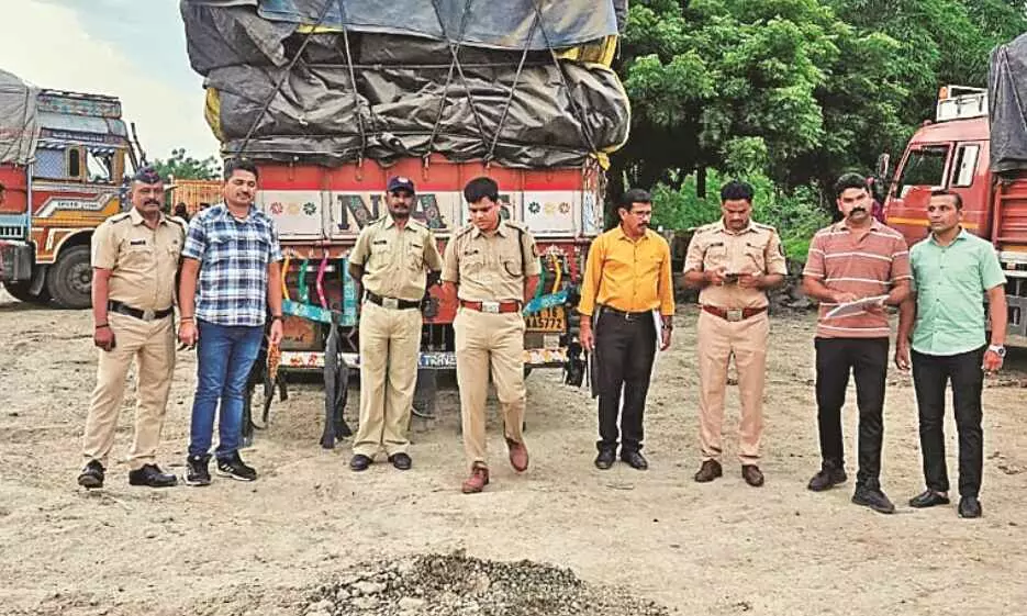 हलदगांव टोल प्लाजा के समीप 32 लाख रुपए की लाल सुपारी जब्त, ट्रक चालक गिरफ्तार हलदगांव टोल प्लाजा के समीप 32 लाख रुपए की लाल सुपारी जब्त, ट्रक चालक गिरफ्तार