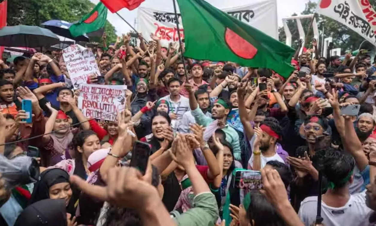 बांग्लादेश में एक बड़ी रैली का हुआ आयोजन, नए संविधान बनाने की उठी मांग बांग्लादेश में एक बड़ी रैली का हुआ आयोजन, नए संविधान बनाने की उठी मांग