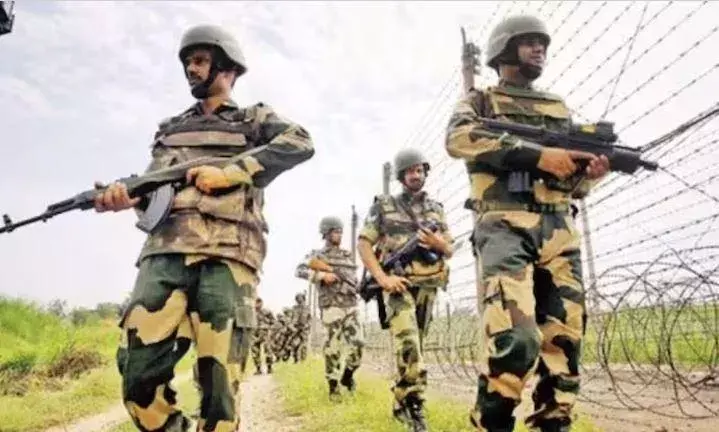 पंजाब के फिरोजपुर का एक किसान गलती से पार कर गया था बॉर्डर, पाकिस्तान कोर्ट ने सुनाई सजा पंजाब के फिरोजपुर का एक किसान गलती से पार कर गया था बॉर्डर, पाकिस्तान कोर्ट ने सुनाई सजा