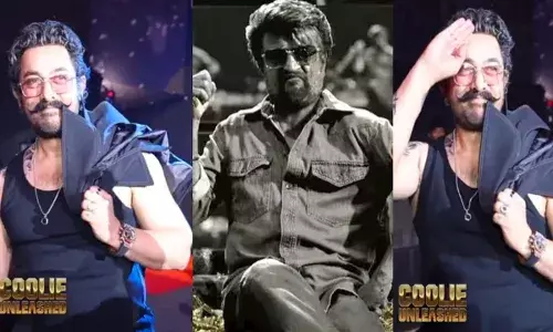 कुली के ट्रेलर लॉन्च इवेंट में आमिर खान ने छुए सुपरस्टार रजनीकांत के पैर, फिल्म में साथ शेयर करेंगे स्क्रिन