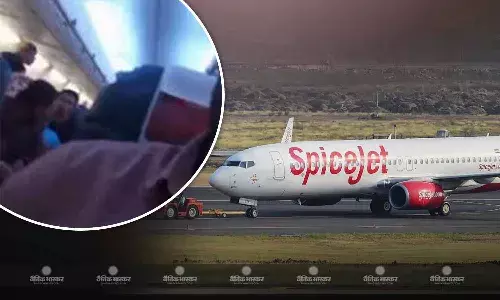 यात्री ने किया स्पाइसजेट कर्मचारी से मारपीट, किसी की हड्डी टूटी तो, किसी का टूटा जबड़ा, इलाज के लिए ले जाया गया हॉस्पिटल यात्री ने किया स्पाइसजेट कर्मचारी से मारपीट, किसी की हड्डी टूटी तो, किसी का टूटा जबड़ा, इलाज के लिए ले जाया गया हॉस्पिटल