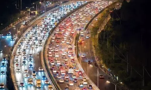 ट्रैफिक के चलते शख्स को खर्च करने पड़े 233 रुपये, 25 किमी के रास्ते में बर्बाद हुए 2 घंटे, बेंगलुरु ट्रैफिक का हाल जानकर सभी लोग रह गए हैरान!