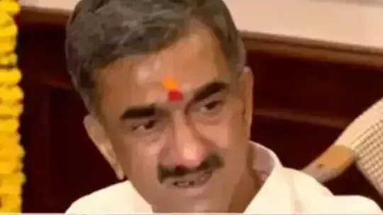 पर्यटन मंत्री शंभूराज देसाई मेघदूत बंगले में गृह प्रवेश करते समय हुए भावुक पर्यटन मंत्री शंभूराज देसाई मेघदूत बंगले में गृह प्रवेश करते समय हुए भावुक