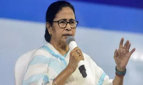 बंगाली भाषा को बांग्लादेशी बताने पर भड़कीं ममता बनर्जी, मोदी सरकार पर साधा निशाना बंगाली भाषा को बांग्लादेशी बताने पर भड़कीं ममता बनर्जी, मोदी सरकार पर साधा निशाना