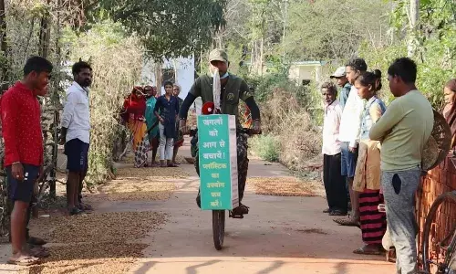 ‘सयाने मोगली’ की साइकिल बता रही ‘टाइगर’ से कैसे बचें