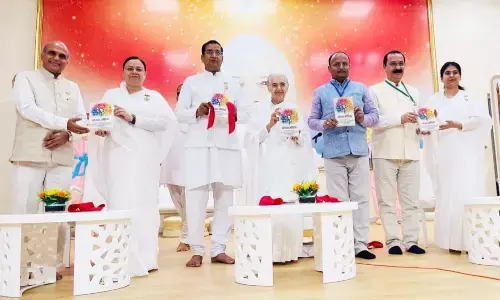 आईआईएमसी के प्राध्यापक डाॅ. विनीत उत्पल की पुस्तकसोशल मीडिया का लोकार्पण