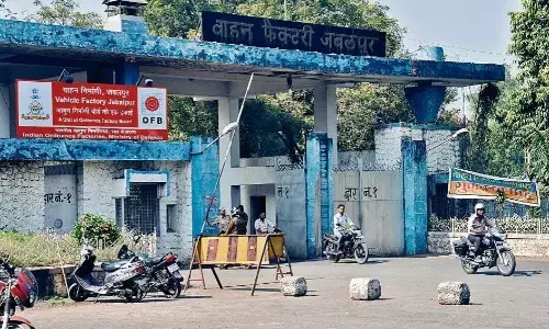 वाहन निर्माणी के गेट पर दस्तावेज समेत पकड़ाए, 10 माह बाद दर्ज हुआ मुकदमा वाहन निर्माणी के गेट पर दस्तावेज समेत पकड़ाए, 10 माह बाद दर्ज हुआ मुकदमा