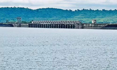 100 किमी में 18 फीट तक भर जाए इतना पानी डैम से छोड़ा गया 100 किमी में 18 फीट तक भर जाए इतना पानी डैम से छोड़ा गया