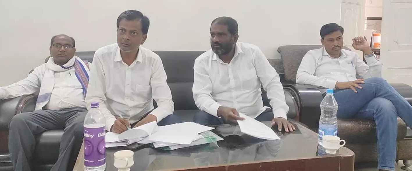 भंडारा में फेक कॉल कर घरकुल के लाभार्थियों के हिस्से की उठा ली रेत भंडारा में फेक कॉल कर घरकुल के लाभार्थियों के हिस्से की उठा ली रेत
