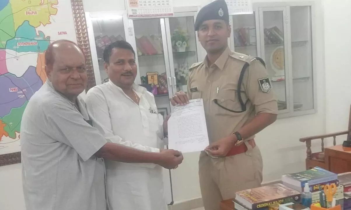 स्वर्णकार समाज ने चोरी गए सोने की बरामदगी को लेकर पन्ना एसपी को सौंपा ज्ञापन स्वर्णकार समाज ने चोरी गए सोने की बरामदगी को लेकर पन्ना एसपी को सौंपा ज्ञापन