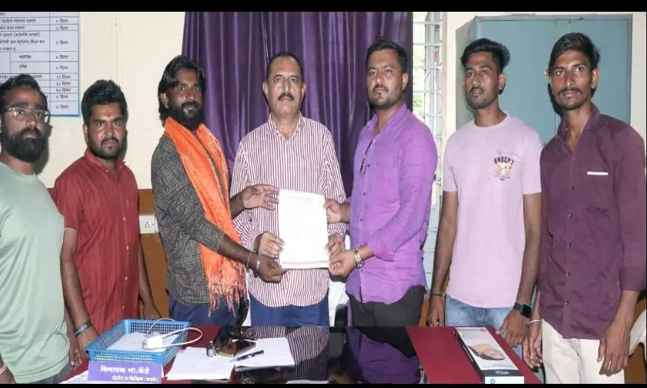 बसमत में कावड यात्रा की राह मेंं गाय और बैल काटकर फेंका, संगठन ने जताया विरोध बसमत में कावड यात्रा की राह मेंं गाय और बैल काटकर फेंका, संगठन ने जताया विरोध