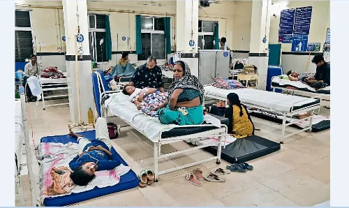 वायरल पीड़ितों की संख्या बढ़ी, लगाए गए फ्लोर बेड वायरल पीड़ितों की संख्या बढ़ी, लगाए गए फ्लोर बेड