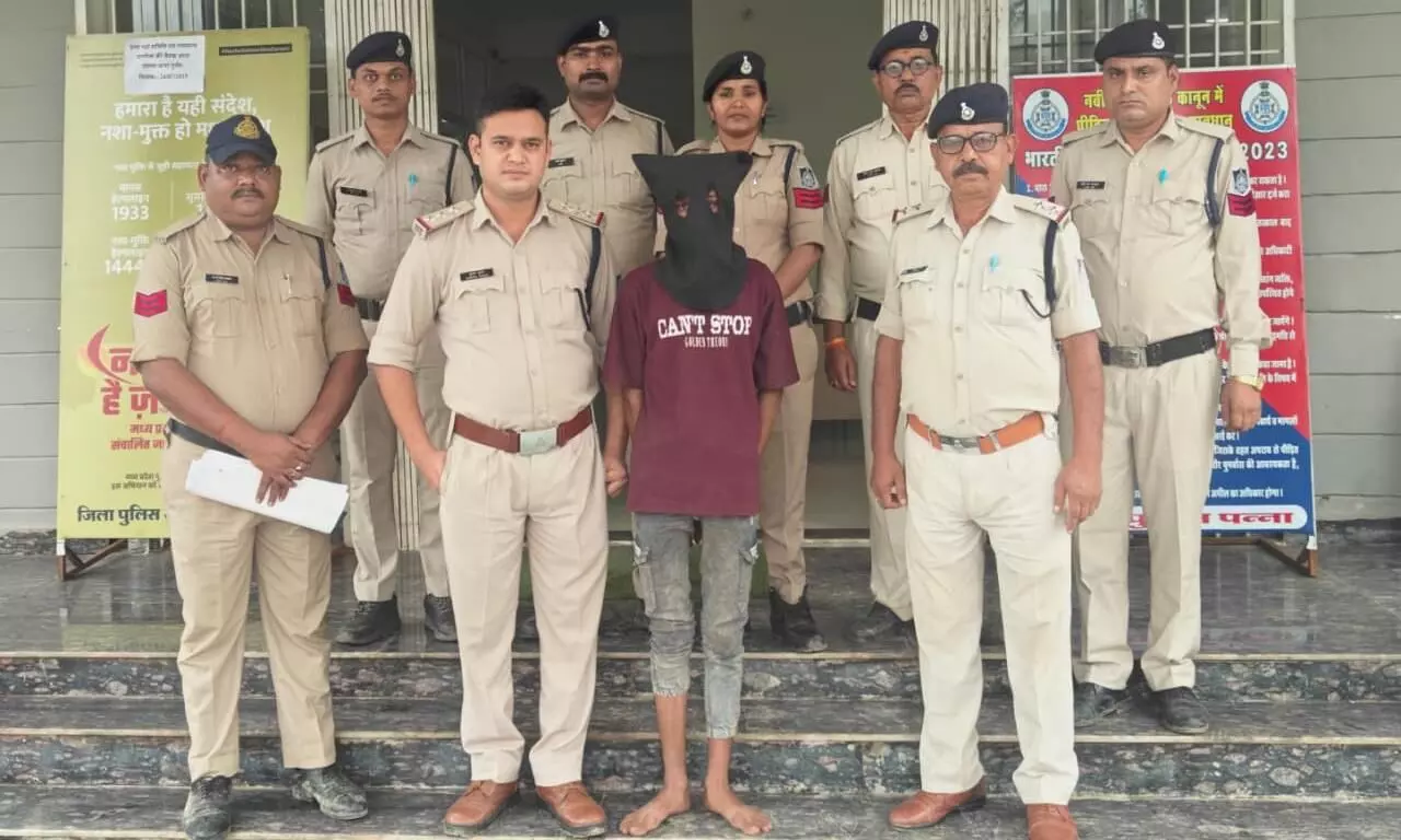 ट्रैक्टर चोरी करने वाला आरोपी गिरफ्तार, गुनौर पुलिस की तत्परता से 24 घंटे के अंदर चोरी गया ट्रैक्टर बरामद ट्रैक्टर चोरी करने वाला आरोपी गिरफ्तार, गुनौर पुलिस की तत्परता से 24 घंटे के अंदर चोरी गया ट्रैक्टर बरामद