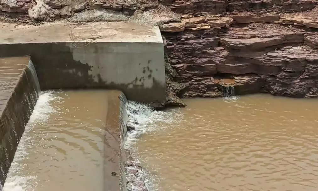 टिकुरी ग्राम में अमृत सरोवर तालाब बना भ्रष्टाचार का नमूना टिकुरी ग्राम में अमृत सरोवर तालाब बना भ्रष्टाचार का नमूना