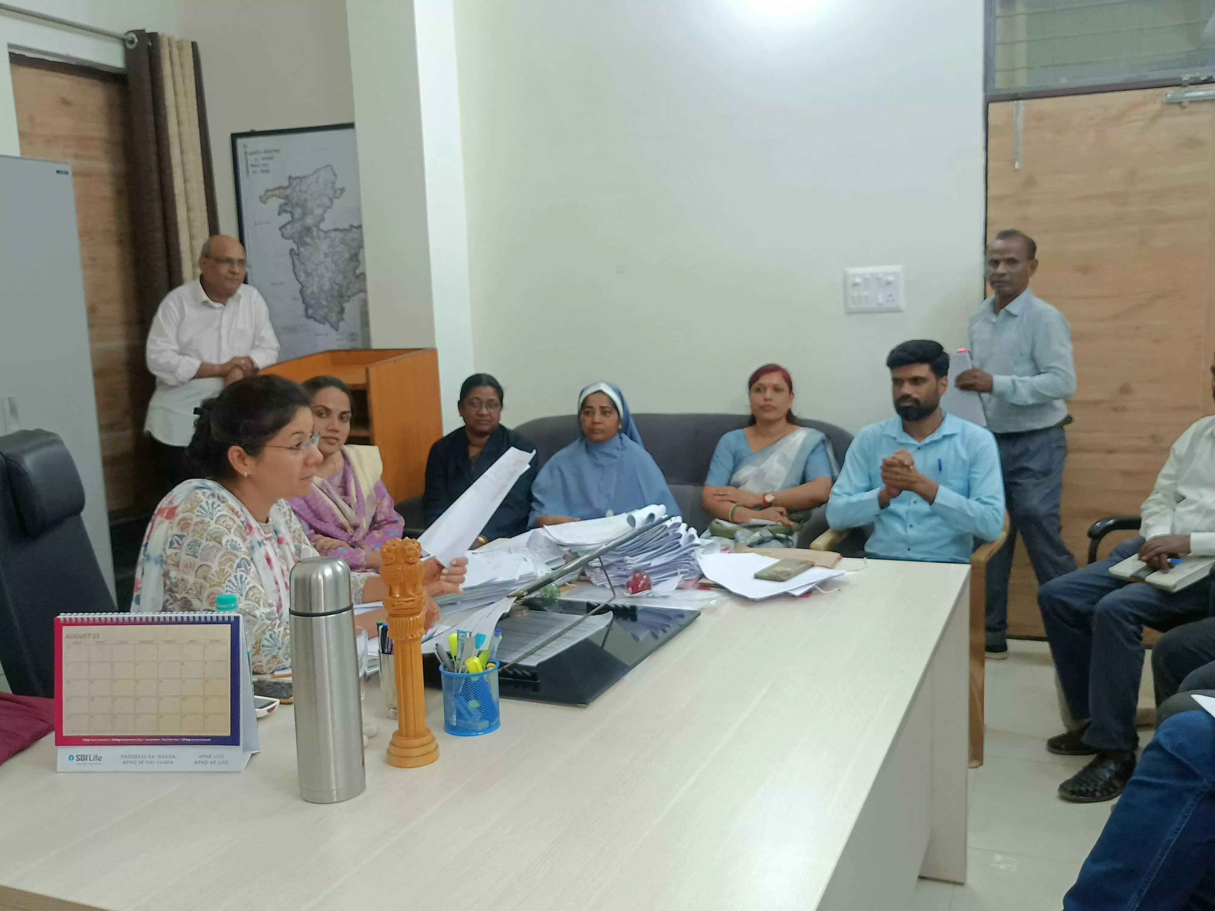 तीन बड़े निजी स्कूलों के सामने बच्चें को उतारने पर लगाई पाबंदी तीन बड़े निजी स्कूलों के सामने बच्चें को उतारने पर लगाई पाबंदी