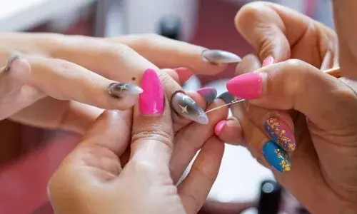 रक्षाबंधन पर दिखना चाहती हैं बेहद खूबसूरत, तो नेल आर्ट करवाना न भूलें, यहां देखें सुंदर-सुंदर डिजाइन्स