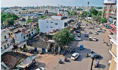 उखरी तिराहे को निगल गया अतिक्रमण पल-पल में जाम, बना एक्सीडेंटल पाॅइंट उखरी तिराहे को निगल गया अतिक्रमण पल-पल में जाम, बना एक्सीडेंटल पाॅइंट