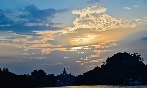 जुलाई में आगे चल रही बरसात अगस्त में पिछड़ी उमस और गर्मी ने बढ़ाई परेशानी जुलाई में आगे चल रही बरसात अगस्त में पिछड़ी उमस और गर्मी ने बढ़ाई परेशानी