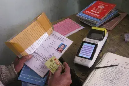 महाराष्ट्र में पूरी तरह डिजिटल है पीडीएस, लगभग 100 प्रतिशत राशन कार्ड आधार से जुड़े महाराष्ट्र में पूरी तरह डिजिटल है पीडीएस, लगभग 100 प्रतिशत राशन कार्ड आधार से जुड़े