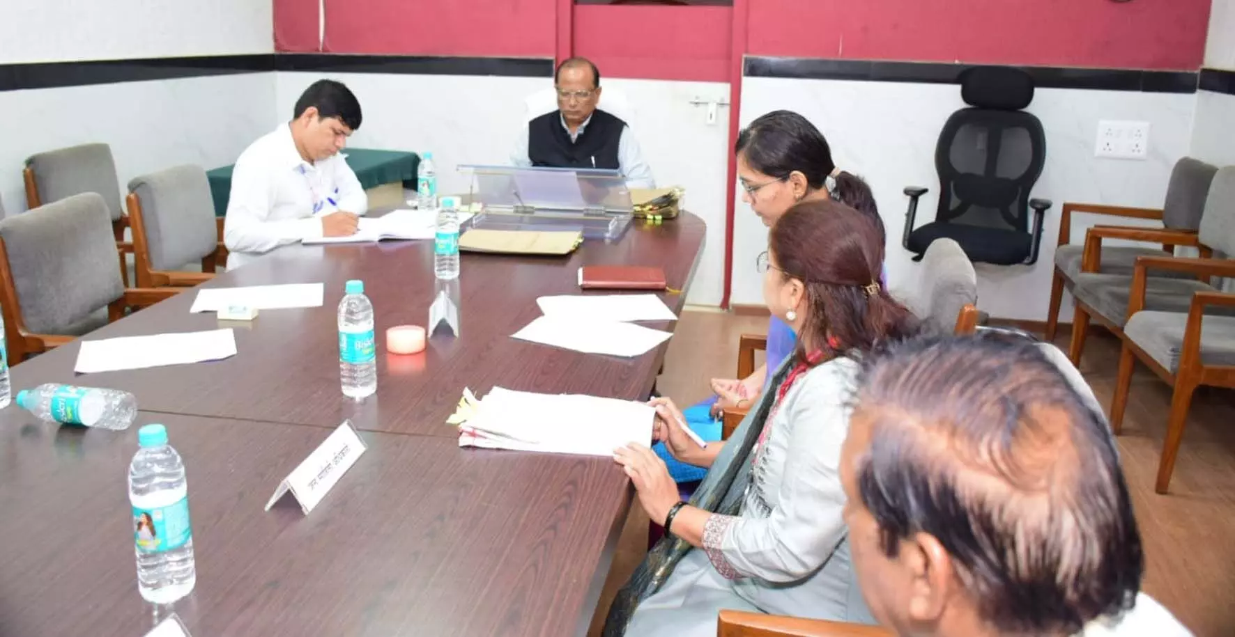 भंडारा में आयोग आपके द्वार में 50 अपीलों पर हुई सुनवाई भंडारा में आयोग आपके द्वार में 50 अपीलों पर हुई सुनवाई