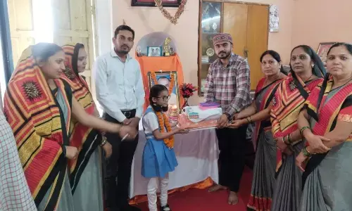 मोहनलाल कुशवाहा की पुण्यतिथि पर छात्रा सृष्टि गुप्ता को उपहार स्वरूप मिली शैक्षणिक सामग्री मोहनलाल कुशवाहा की पुण्यतिथि पर छात्रा सृष्टि गुप्ता को उपहार स्वरूप मिली शैक्षणिक सामग्री