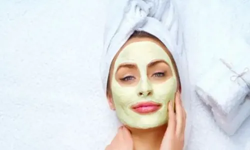 रक्षाबंधन पर दिखना चाहती हैं बेहद सुंदर, तो घर पर बनाएं ये 2 कमाल के फेस पैक रक्षाबंधन पर दिखना चाहती हैं बेहद सुंदर, तो घर पर बनाएं ये 2 कमाल के फेस पैक