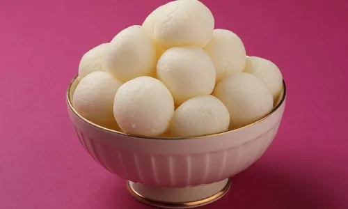 रक्षाबंधन में बनाना चाहते हैं अपने भाईयों के लिए कुछ खास, तो घर पर बनाएं मार्केट जैसे रसगुल्ले, यहां देखें रेसिपी