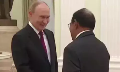मास्को में पुतिन से मिले अजित डोभाल, दोनों के बीच रक्षा और ऊर्जा समेत इन अहम मुद्दों पर हुई चर्चा मास्को में पुतिन से मिले अजित डोभाल, दोनों के बीच रक्षा और ऊर्जा समेत इन अहम मुद्दों पर हुई चर्चा