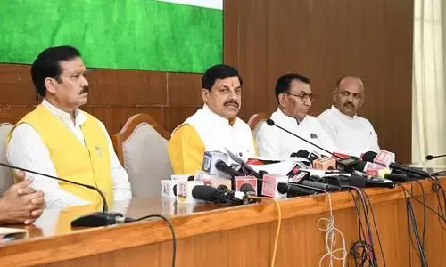 प्रधानमंत्री मोदी की स्वदेशी से देश को सशक्त और आत्मनिर्भर बनाने की प्रतिबद्धता के साथ हैं प्रदेशवासी - मुख्यमंत्री डॉ. यादव प्रधानमंत्री मोदी की स्वदेशी से देश को सशक्त और आत्मनिर्भर बनाने की प्रतिबद्धता के साथ हैं प्रदेशवासी - मुख्यमंत्री डॉ. यादव