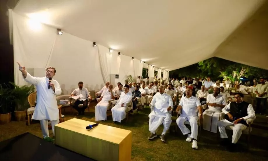 उपराष्ट्रपति उम्मीदवार पर एकजुट हुआ विपक्ष, राहुल गांधी ने इंडिया ब्लॉक में शामिल हर दल के नेता को खुद लगाया कॉल उपराष्ट्रपति उम्मीदवार पर एकजुट हुआ विपक्ष, राहुल गांधी ने इंडिया ब्लॉक में शामिल हर दल के नेता को खुद लगाया कॉल