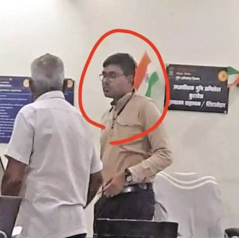 गड़चिरोली में भूमि अभिलेख विभाग का मुख्यालय सहायक घूस लेते हुए पकड़ाया गड़चिरोली में भूमि अभिलेख विभाग का मुख्यालय सहायक घूस लेते हुए पकड़ाया