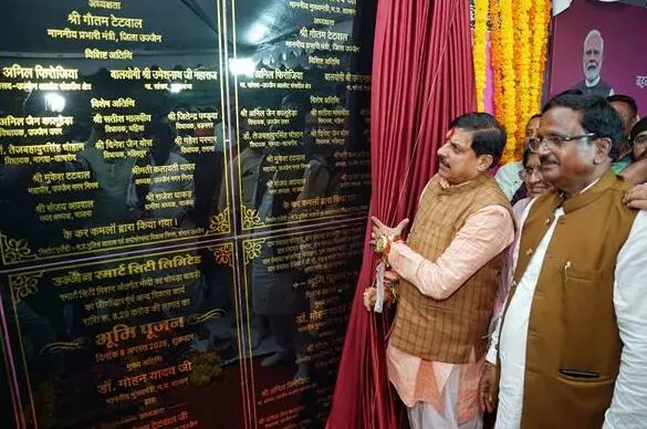 बहनों के स्नेह और आशीर्वाद से निरंतर विकास की नई गाथा लिख रहा है प्रदेश - मुख्यमंत्री डॉ. यादव बहनों के स्नेह और आशीर्वाद से निरंतर विकास की नई गाथा लिख रहा है प्रदेश - मुख्यमंत्री डॉ. यादव