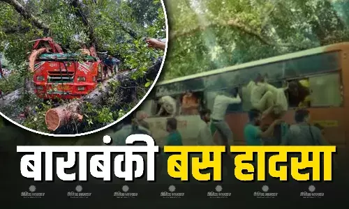 बाराबंकी में खतरनाक हादसा, चलती बस पर गिरा बड़ा पेड़, 5 लोगों की मौत, अन्य घायल