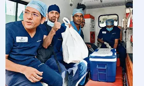 चार माह बाद फिर बना ग्रीन कॉरिडोर अंगदान से तीन को मिला नया जीवन चार माह बाद फिर बना ग्रीन कॉरिडोर अंगदान से तीन को मिला नया जीवन