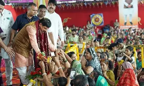 वर्षों से बहनों से राखी बंधवाने की परंपरा का कर रहा हूं निर्वहन - मुख्यमंत्री डॉ. यादव वर्षों से बहनों से राखी बंधवाने की परंपरा का कर रहा हूं निर्वहन - मुख्यमंत्री डॉ. यादव