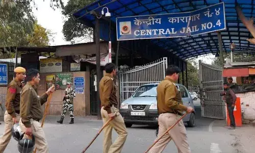 तिहाड़ जेल में दो कैदियों की हुई मौत, प्रशासन ने तुरंत कार्रवाई करते हुए तीन अधिकारियों को किया सस्पेंड
