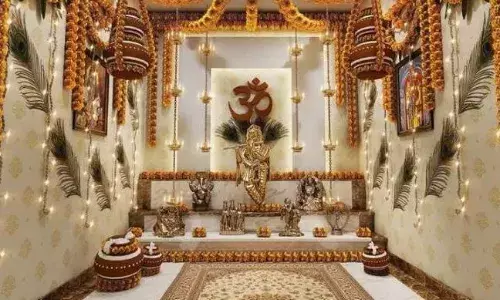 फूलों और लाइट ही नहीं, इन चीजों से भी कर सकते हैं मंदिर की सजावट, खुश होकर कृपा की बारिश कर देंगे भगवान कृष्ण