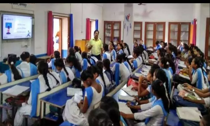 महाराष्ट्र के 64 हजार से ज्यादा सरकारी स्कूलों में स्मार्ट टीवी, 4 हजार आईसीटी प्रयोगशालाएं महाराष्ट्र के 64 हजार से ज्यादा सरकारी स्कूलों में स्मार्ट टीवी, 4 हजार आईसीटी प्रयोगशालाएं