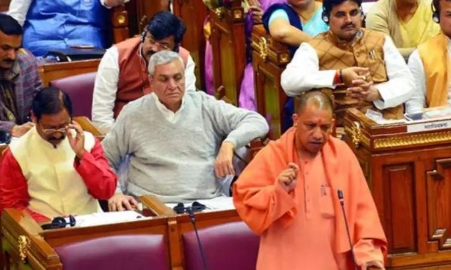 विपक्ष ने मानसून सत्र के पहले दिन किया जोरदार हंगामा, विधानसभा अध्यक्ष को इन मुद्दों को लेकर सौंपा नोटिस विपक्ष ने मानसून सत्र के पहले दिन किया जोरदार हंगामा, विधानसभा अध्यक्ष को इन मुद्दों को लेकर सौंपा नोटिस