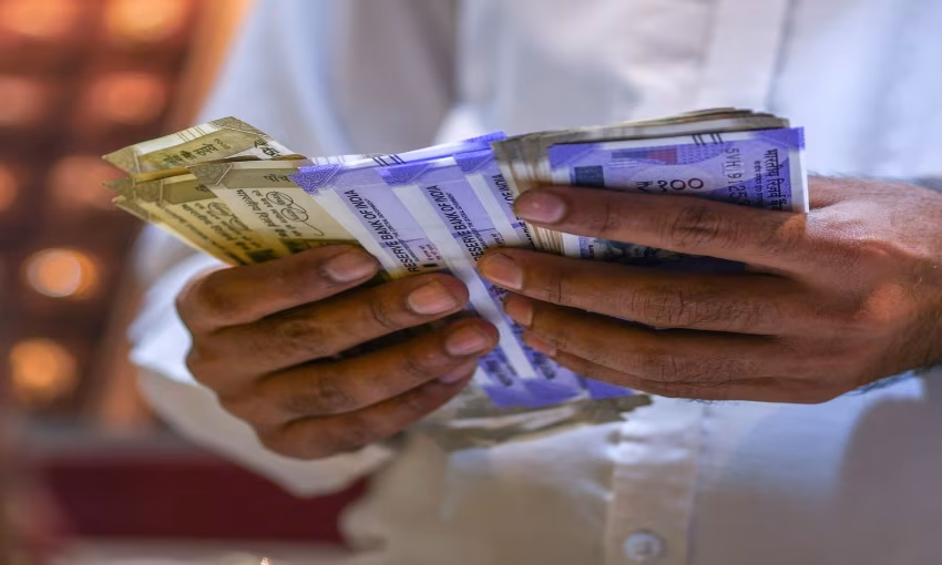 राज्य के सरकारी कर्मियों का महंगाई भत्ता दो प्रतिशत बढ़ा, अगस्त के वेतन के साथ मिलेगा बकाया राज्य के सरकारी कर्मियों का महंगाई भत्ता दो प्रतिशत बढ़ा, अगस्त के वेतन के साथ मिलेगा बकाया