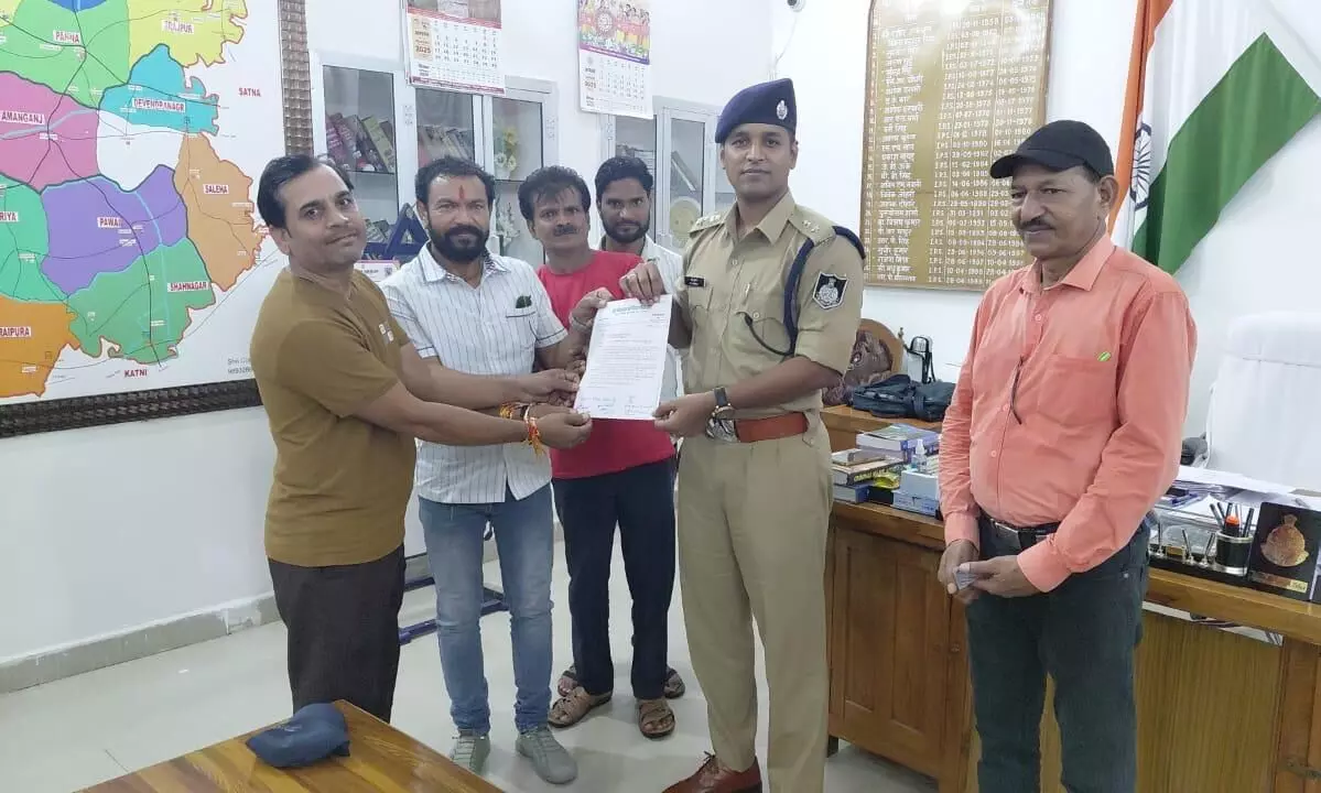 भगवान श्री विश्वकर्मा मंदिर व रामजानकी मंदिर में चोरी करने वाले आरोपी पुलिस गिरफ्त से बाहर भगवान श्री विश्वकर्मा मंदिर व रामजानकी मंदिर में चोरी करने वाले आरोपी पुलिस गिरफ्त से बाहर