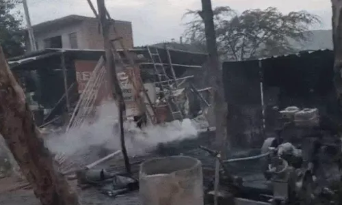 हरियाणा के नूंह में दो समुदायों में हिंसक झड़प, जमकर हुआ पथराव, कई वाहनों को किया आग के हवाले, 10 लोग घायल