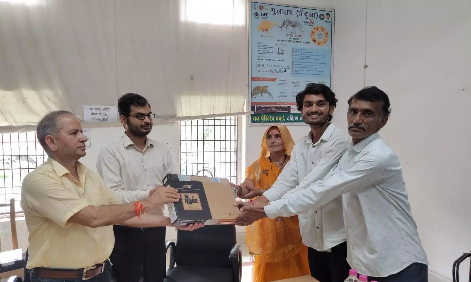 दक्षिण वनमण्डल में प्रशिक्षण उपरांत ट्रेनीज को वितरित किए गए लैपटॉप दक्षिण वनमण्डल में प्रशिक्षण उपरांत ट्रेनीज को वितरित किए गए लैपटॉप