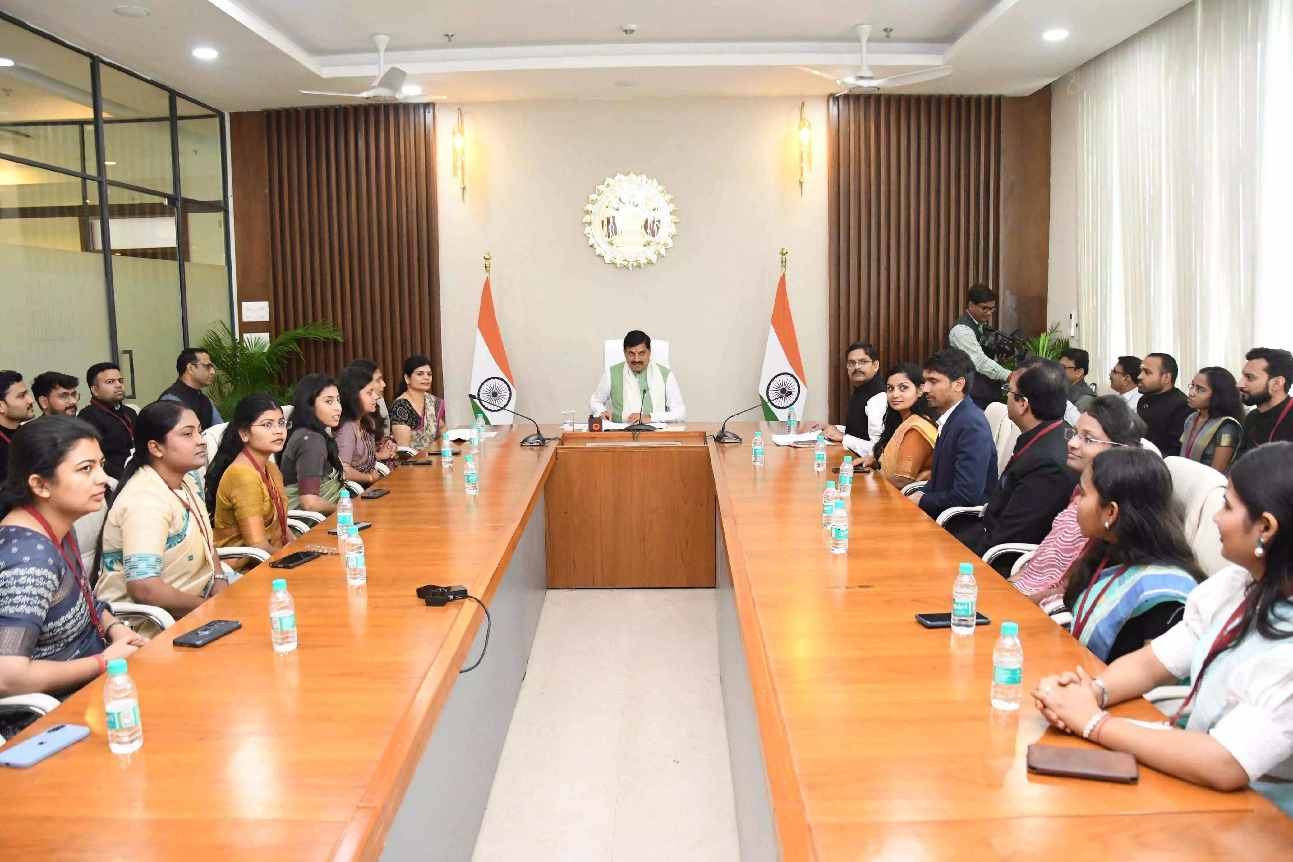 लोकसेवक ही शासन की लोक कल्याण और विकास की भावना को धरातल पर क्रियान्वित करने का हैं माध्यम : मुख्यमंत्री डॉ. यादव लोकसेवक ही शासन की लोक कल्याण और विकास की भावना को धरातल पर क्रियान्वित करने का हैं माध्यम : मुख्यमंत्री डॉ. यादव