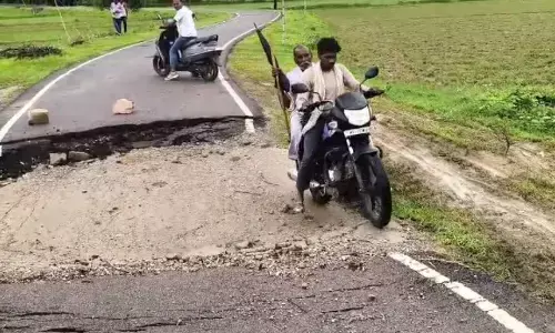 3.27 करोड़ रुपये की खोरा-सुहावा सड़क पहली ही बारिश में बही, सड़क निर्माण की गुणवत्ता पर उठे सवाल