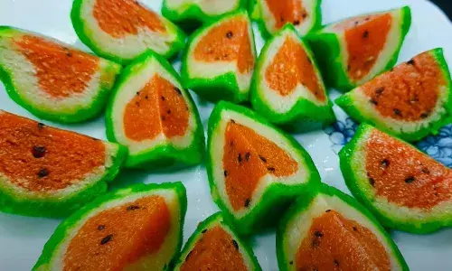 इस इंडिपेंडेंस डे पर बनाएं ट्राई कलर मिठाई, रेसिपी इतनी आसान कि बाहर से मीठा लाना भूल ही जाएंगे इस इंडिपेंडेंस डे पर बनाएं ट्राई कलर मिठाई, रेसिपी इतनी आसान कि बाहर से मीठा लाना भूल ही जाएंगे