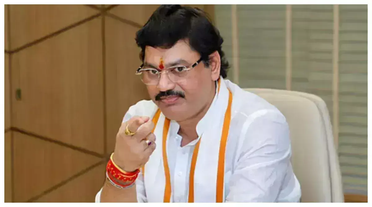 धनंजय मुंडे ने कहा - मेरा इलाज चल रहा है, यहां मेरा घर नहीं, इसलिए बंगला नहीं छोड़ा धनंजय मुंडे ने कहा - मेरा इलाज चल रहा है, यहां मेरा घर नहीं, इसलिए बंगला नहीं छोड़ा