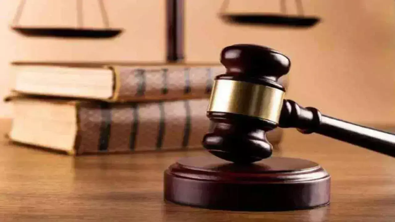 धोखाधड़ी मामले में पूर्व विधायक और पत्नी बरी, अवैध इमारतों के मामले में 4 गिरफ्तार धोखाधड़ी मामले में पूर्व विधायक और पत्नी बरी, अवैध इमारतों के मामले में 4 गिरफ्तार